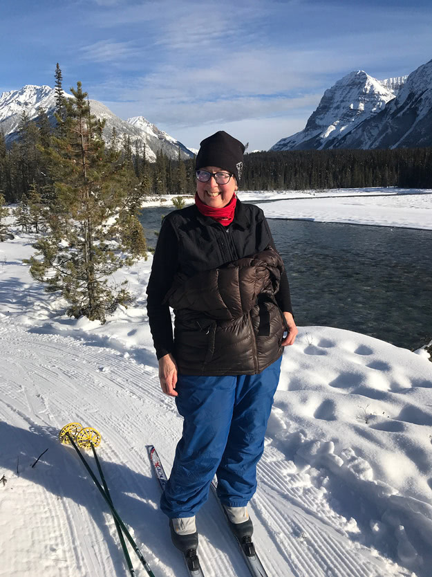 Big smiles and set tracks on a bluebird day in Yoho National Park